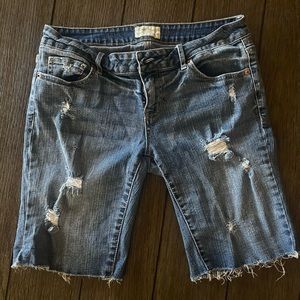 Aeropostale Women’s Bermuda Distressed